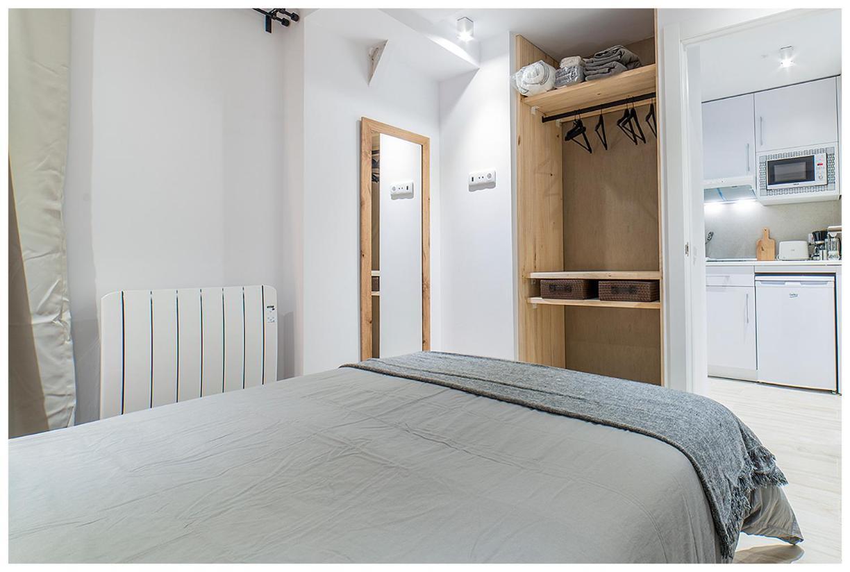Apartamentos Madrid Rio Luaran gambar