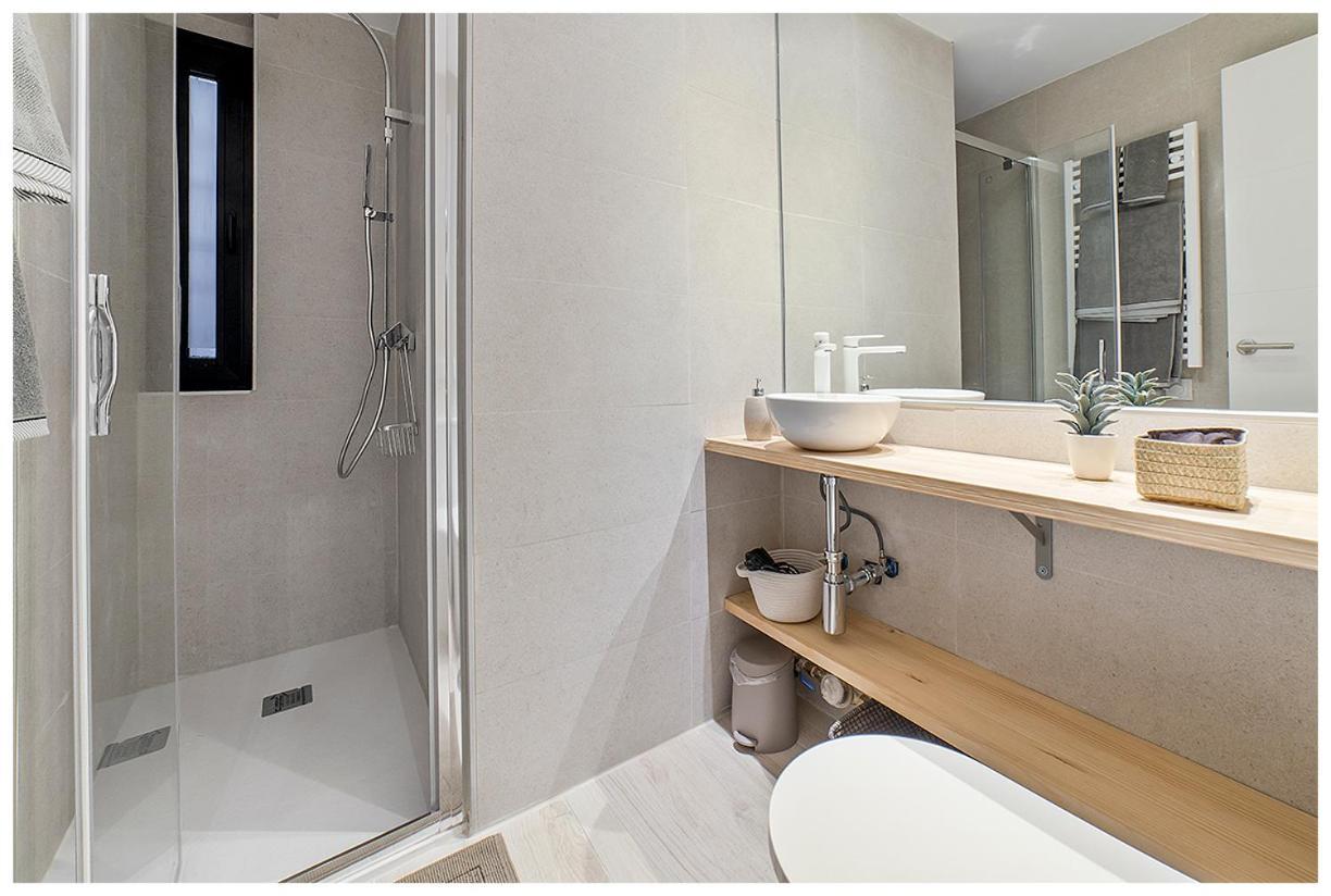 Apartamentos Madrid Rio Luaran gambar