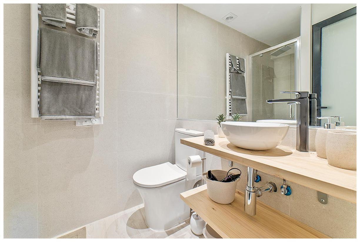 Apartamentos Madrid Rio Luaran gambar